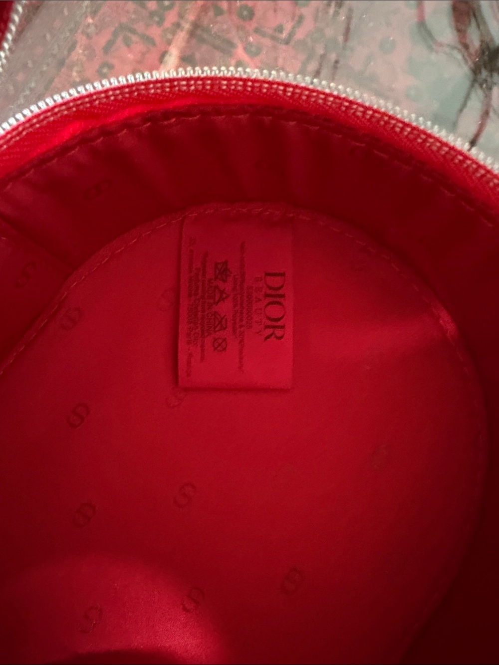 Dior beauty Glossy Red Oval Vanity Case with Raised Logo - Picture 7 of 7